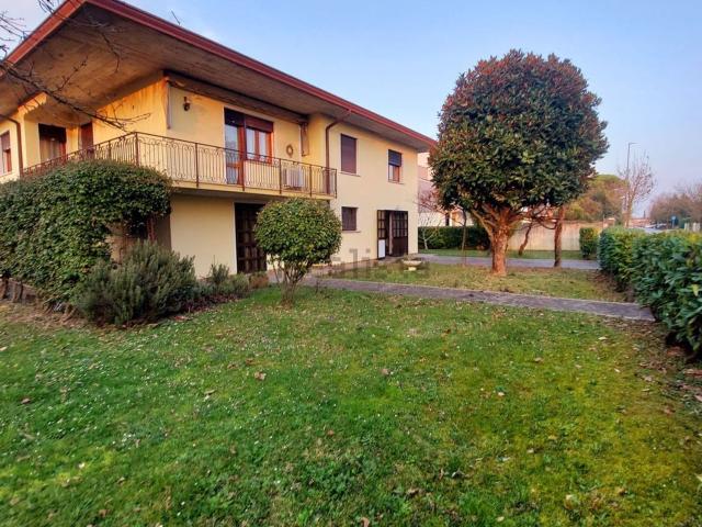 Villetta indipendente in vendita di 250 m² in Vicolo Gemona