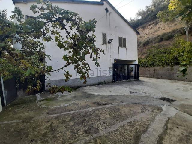 Villetta indipendente in vendita di 250 m² in Contrada Badessa