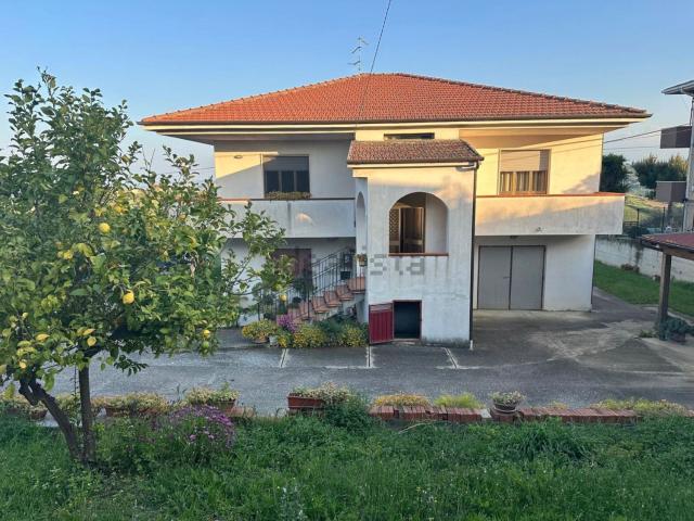 Villetta indipendente in vendita di 250 m² in Contrada Colle Stella, 21