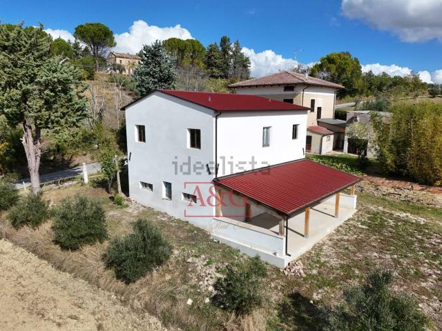 Villetta indipendente in vendita di 250 m² in Contrada Fiastra