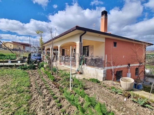 Villetta indipendente in vendita di 250 m² in Contrada Scampata, 14