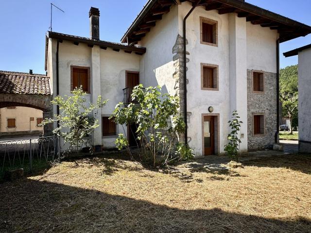 Villetta indipendente in vendita di 250 m² in Frazione Clenia, 11