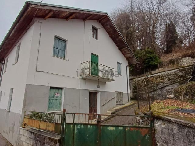Villetta indipendente in vendita di 250 m² in Frazione Faller, 23