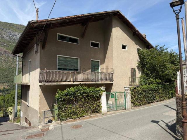 Villetta indipendente in vendita di 250 m² in Frazione Prelaz, 5