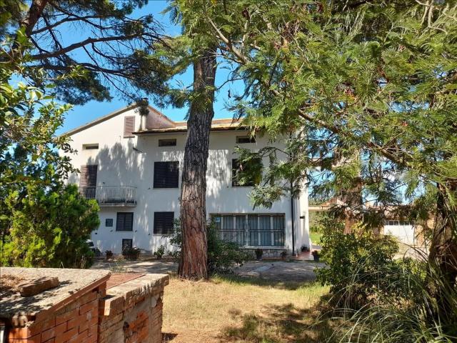 Villetta indipendente in vendita di 250 m² in Località Bertoni, 32