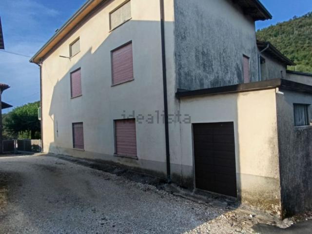 Villetta indipendente in vendita di 250 m² in Piazza G. Marconi