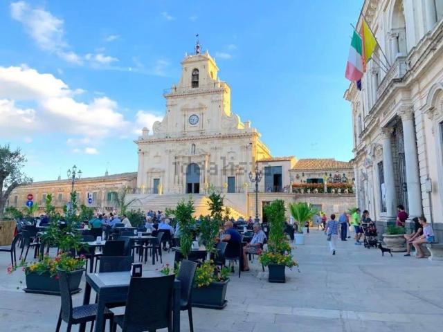 Villetta indipendente in vendita di 250 m² in Piazza del Popolo