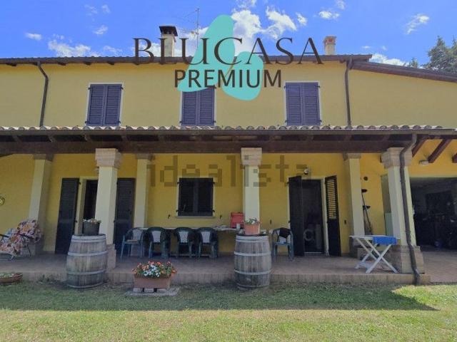 Villetta indipendente in vendita di 250 m² in Strada dei Raggi