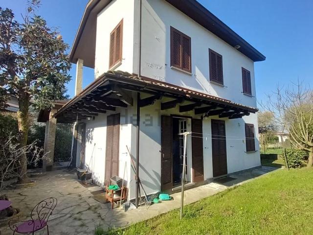 Villetta indipendente in vendita di 250 m² in Strada Monferrina, 8