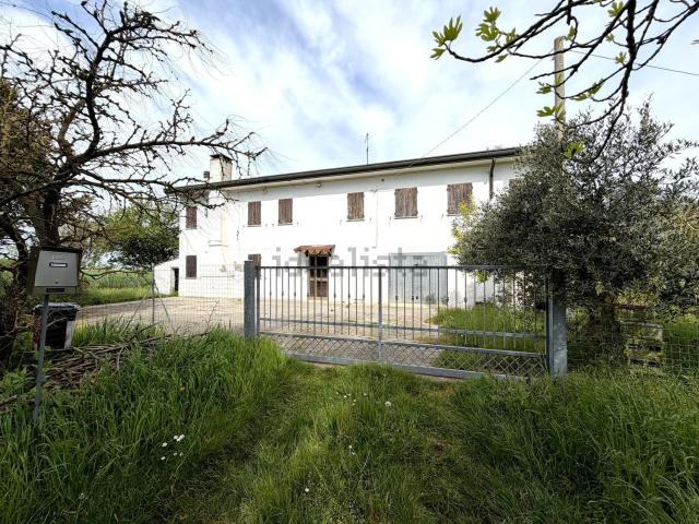 Villetta indipendente in vendita di 250 m² in Strada statale 46