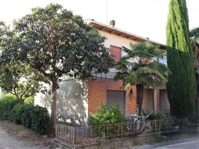 Villetta indipendente in vendita di 251 m² in Via Cassia, 109