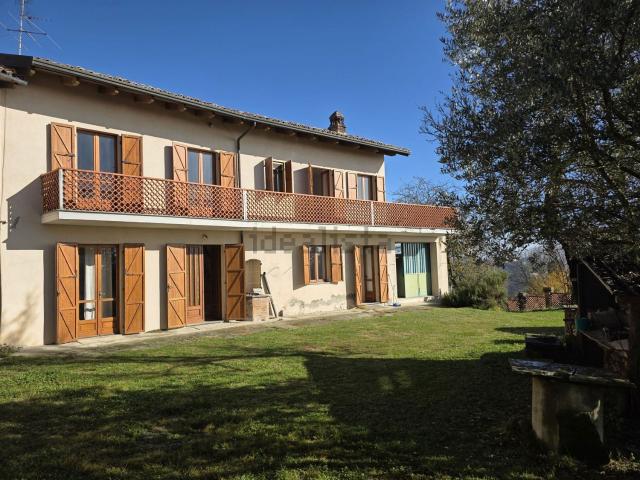 Villetta indipendente in vendita di 251 m² in Via Monte Grappa