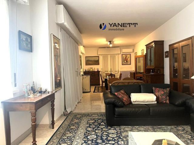 Villetta indipendente in vendita di 252 m² in Via Caduti della Liberta&apos