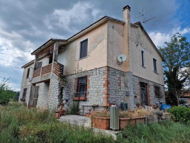 Villetta indipendente in vendita di 252 m² in Via Giacomo Matteotti
