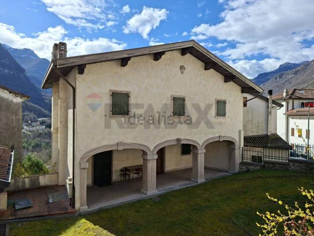 Villetta indipendente in vendita di 252 m² in Via Giovanni Uberti, 2