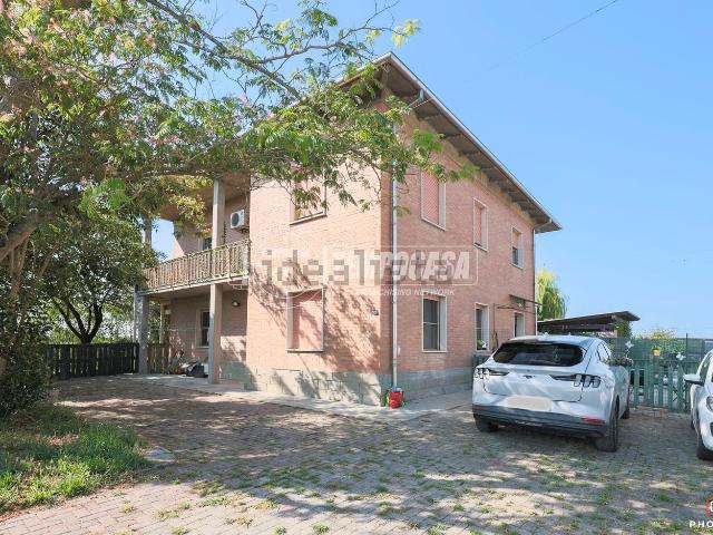 Villetta indipendente in vendita di 252 m² in Via Luzzo