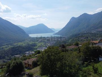 Villetta indipendente in vendita di 252 m² in Via Lucio Maria Travella, 1010