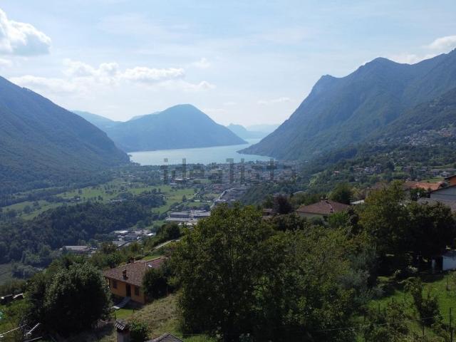 Villetta indipendente in vendita di 252 m² in Via Lucio Maria Travella, 1010