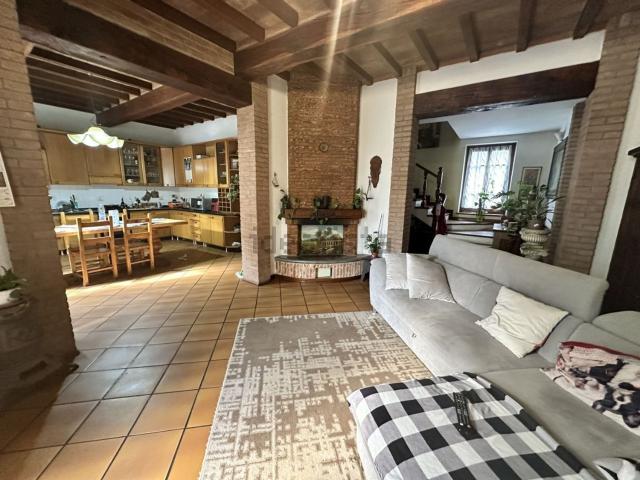 Villetta indipendente in vendita di 252 m² in Via Santi Olza Po, 167