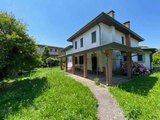 Villetta indipendente in vendita di 252 m² in Via P. Togliatti, 14