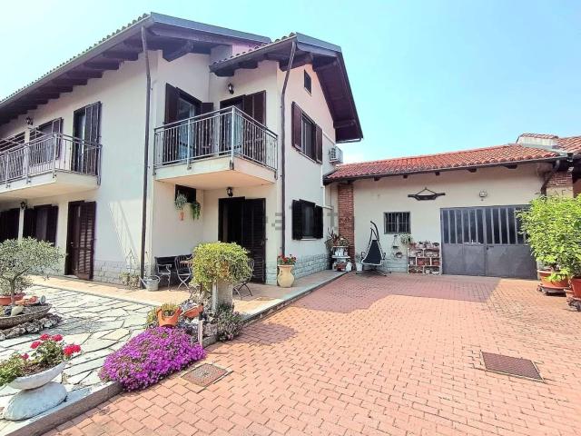 Villetta indipendente in vendita di 252 m² in Via Poirino, 132