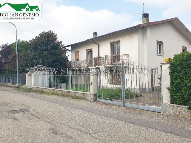 Villetta indipendente in vendita di 252 m² in Via Palmiro Togliatti