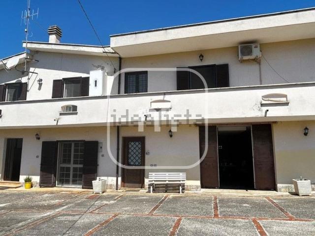 Villetta indipendente in vendita di 252 m² in Contrada Macchiarella, 16
