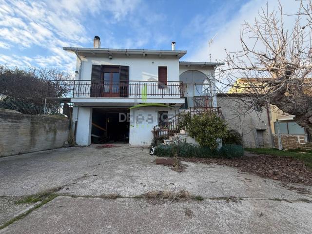 Villetta indipendente in vendita di 252 m² in Contrada Sant&apos Andrea