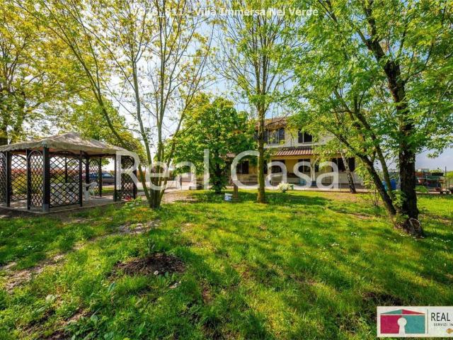 Villetta indipendente in vendita di 253 m² in Via Busi