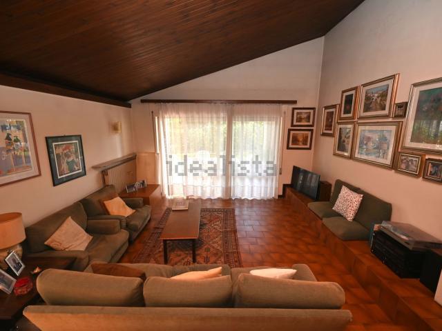Villetta indipendente in vendita di 253 m² in Via Sant&apos Ambrogio