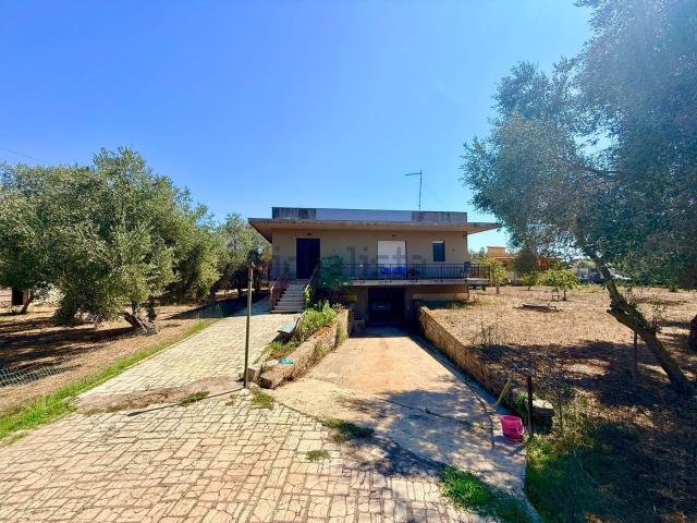 Villetta indipendente in vendita di 254 m² in Via Norcia