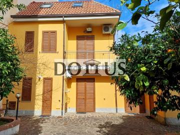 Villetta indipendente in vendita di 254 m² in Via Nuova