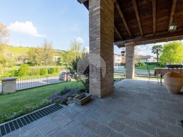 Villetta indipendente in vendita di 254 m² in Via Tedaldo di Canossa, 10