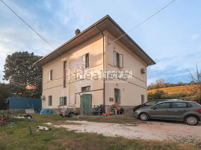 Villetta indipendente in vendita di 254 m² in Via Trado