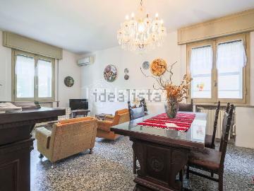 Villetta indipendente in vendita di 255 m² in Via Antonio Monghini