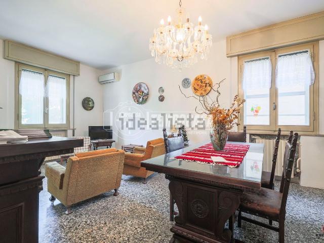 Villetta indipendente in vendita di 255 m² in Via Antonio Monghini
