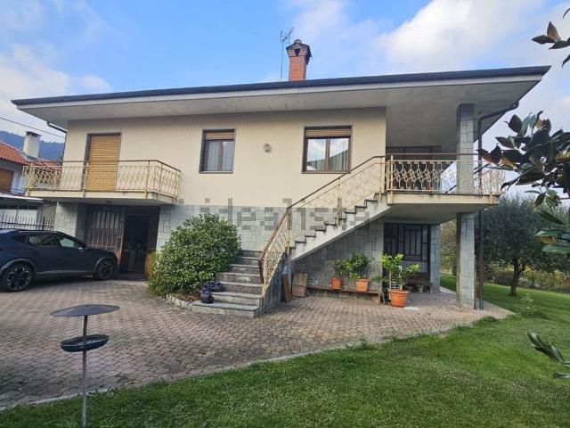 Villetta indipendente in vendita di 255 m² in Via B. Castagneri, 19