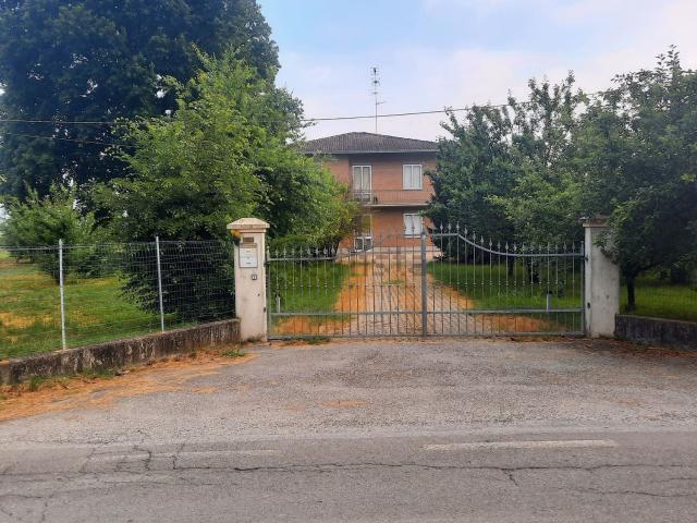 Villetta indipendente in vendita di 255 m² in Via Baccarini, 17