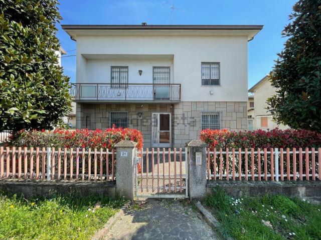 Villetta indipendente in vendita di 255 m² in Via G. Matteotti, 82