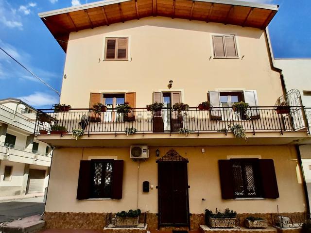 Villetta indipendente in vendita di 255 m² in Via Firenze