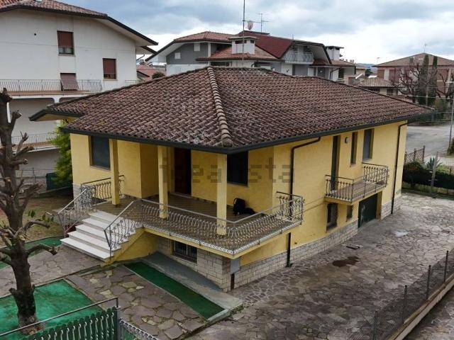 Villetta indipendente in vendita di 255 m² in Via Kennedy, 52