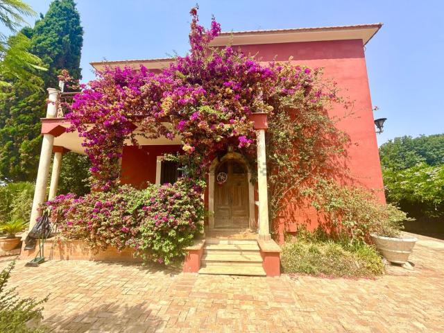Villetta indipendente in vendita di 255 m² in Via Maenza