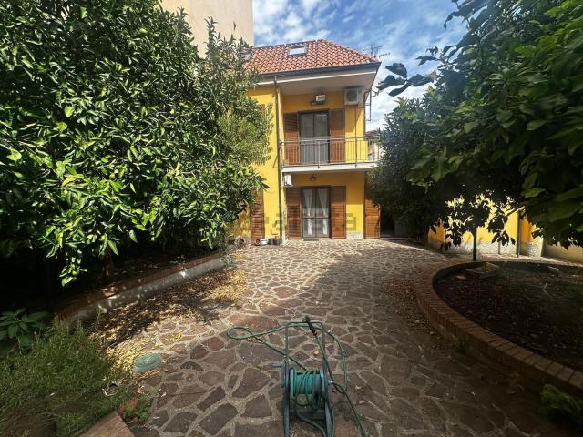 Villetta indipendente in vendita di 255 m² in Via Nuova