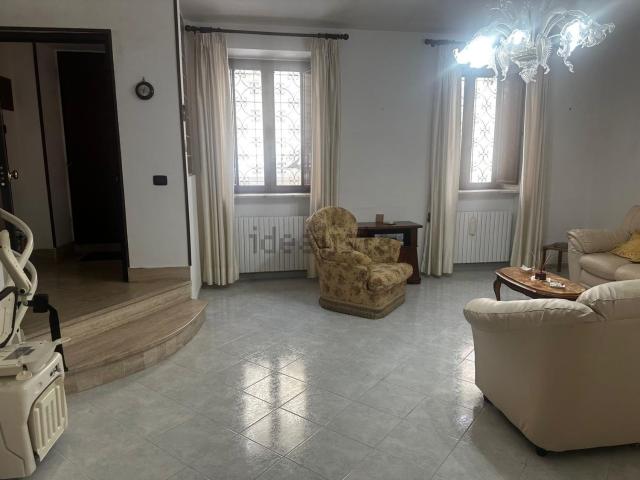 Villetta indipendente in vendita di 255 m² in Via Nuova
