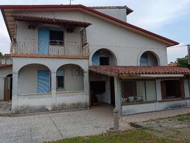 Villetta indipendente in vendita di 255 m² in Viale Trieste, 81