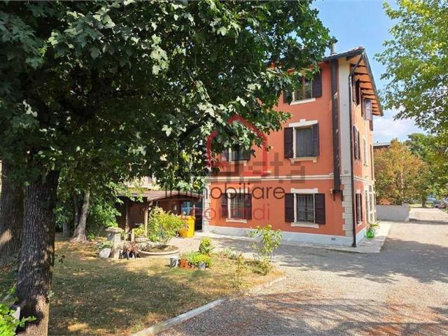 Villetta indipendente in vendita di 255 m² in Viale della Resistenza, 24