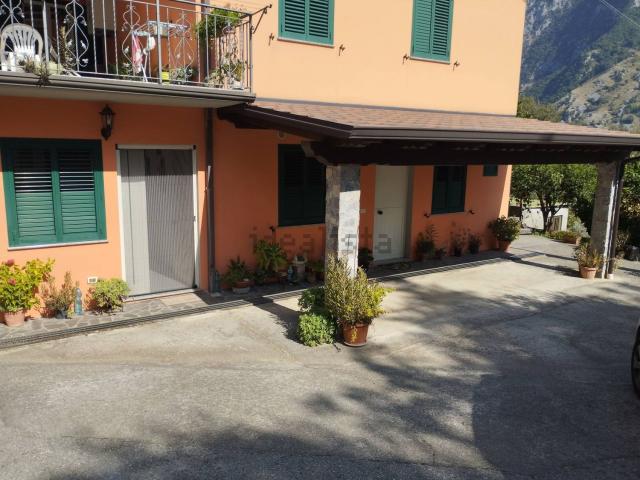 Villetta indipendente in vendita di 255 m² in Strada Provinciale 44 del Noce