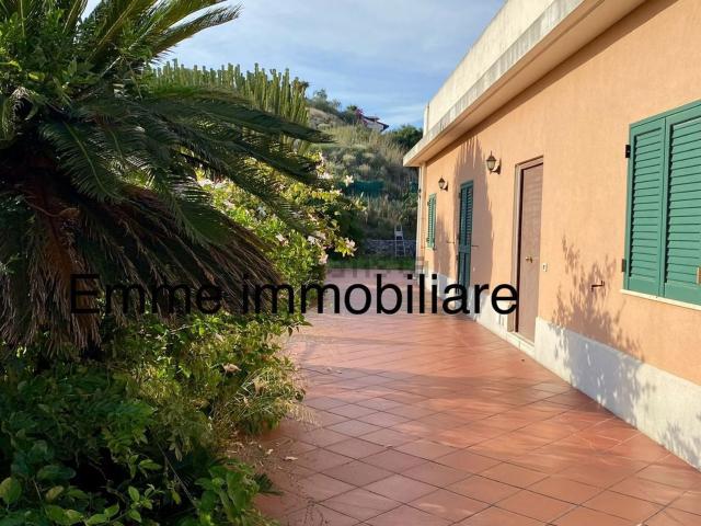 Villetta indipendente in vendita di 256 m² in Via Consolare Pompea