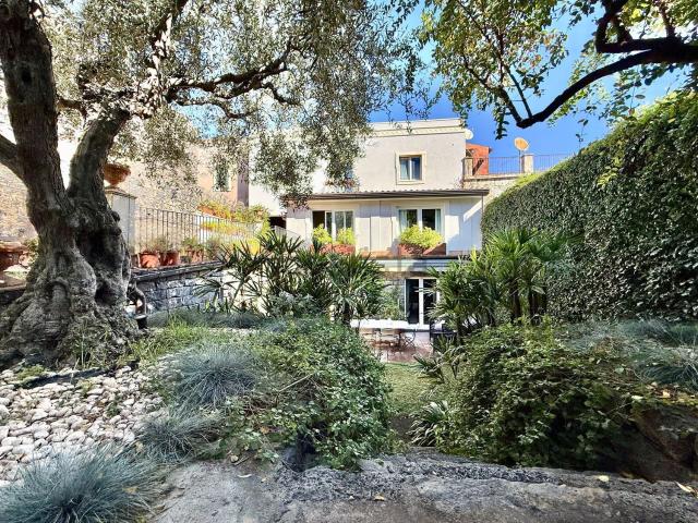 Villetta indipendente in vendita di 256 m² in Via Carlo Alberto, 26