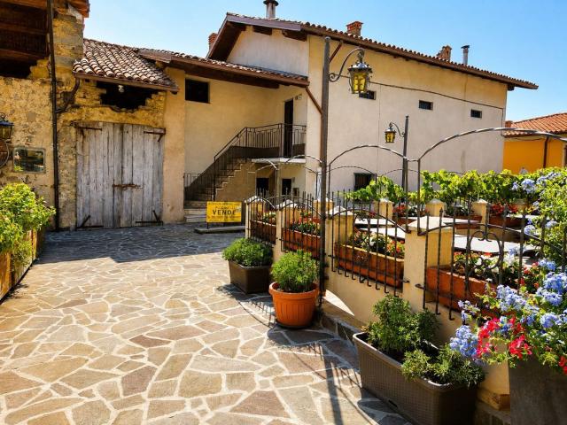 Villetta indipendente in vendita di 256 m² in Via Tito Speri, 60